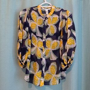 EUC Sz 0 DVF 100% silk blouse